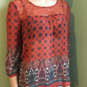 Blouse with lace finish
